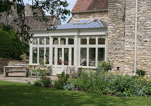 Rooted in Light: A Cotswolds Orangery of Quiet Grandeur